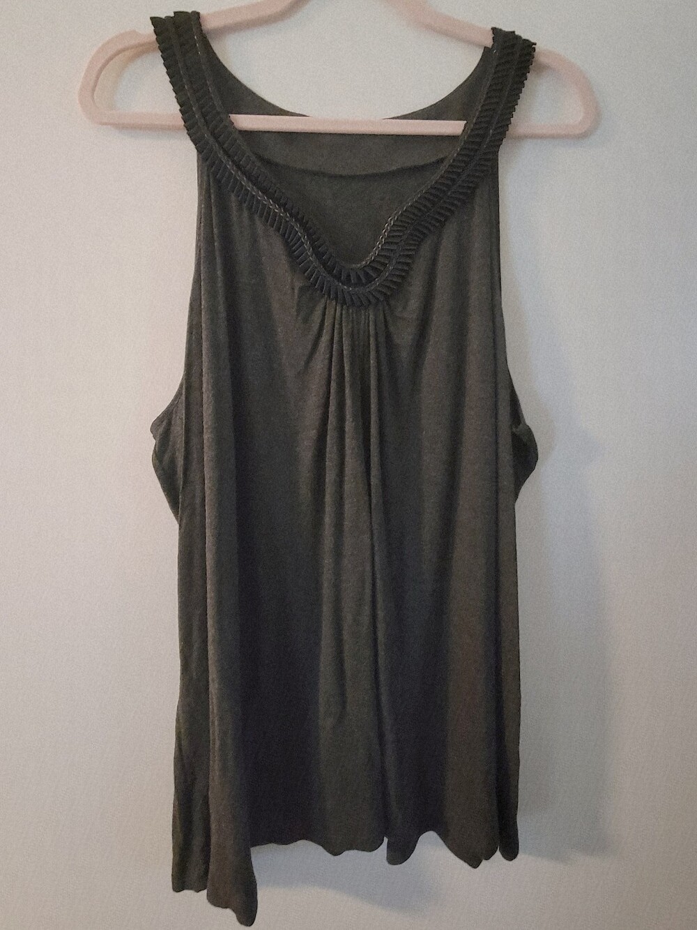 Charcoal Gray & Black Women's Plus Size Sleeveless Top With Neckline Detail